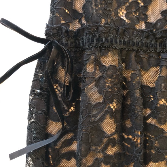 Black and white lace dress - Picture 4 of 4